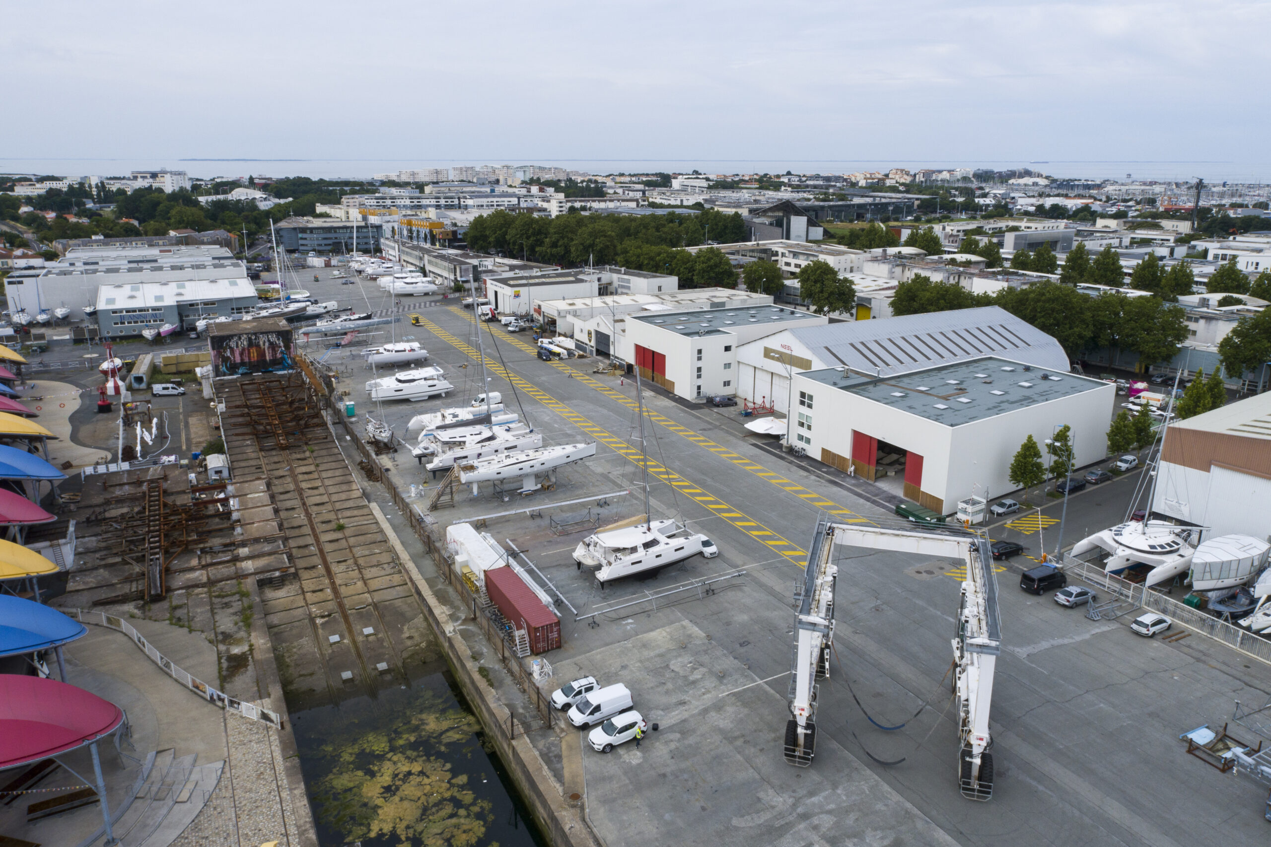 NEEL TRIMARANS admis au bénéfice d’un redressement judiciaire.